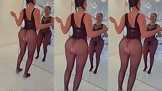 onlyfans model Himynamestee looks her hot body in the mirror and shakes her bouncing booty