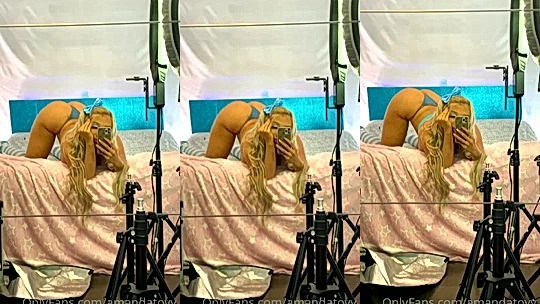 naughty onlyfans model Amanda Toy kneel naked on her bed naked and do mirror slfie
