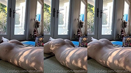 naughty onlyfans model Fullmetalifrit lays on the floor and shakes her booty really hard