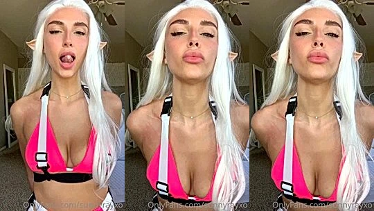 naughty white hair onlyfans model Sunnyrayxo teasing