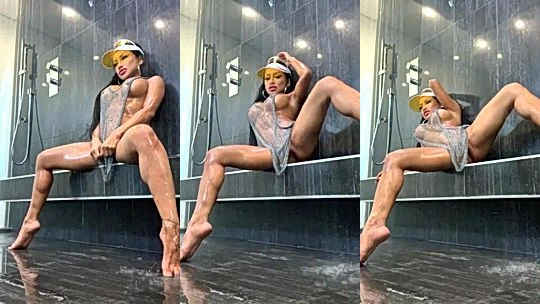 dirty nude model CJ Miles play with her sexy body in teh hotel bathroom, leaked video