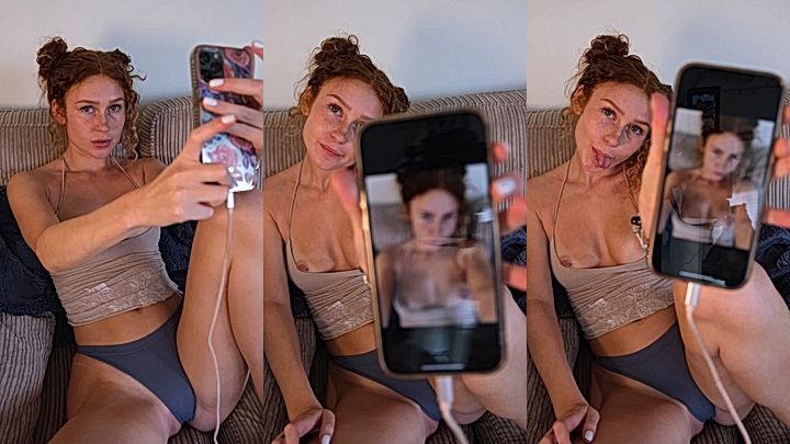 sexy college goddess Nikanikaa took a sexy nude picture