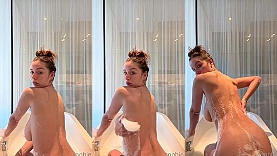 thick bitch Sophie Mudd private bathroom show