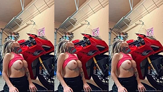 wild girl Jaaden Kyrelle masturbating with bike handle youll love it onlyfans leak porn