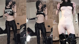 bad emo chcik Little_emo_kittenin the bathroom teasing you til you lose you mind