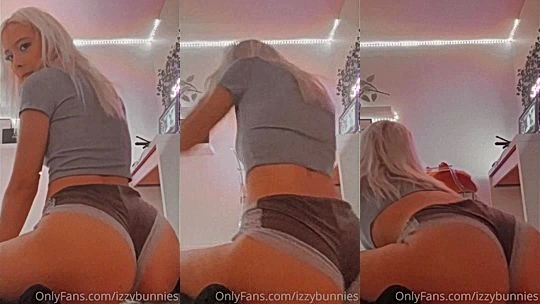 sexy goddess Waifumiia widens her ass and twerks it on the bed for the cam,private video