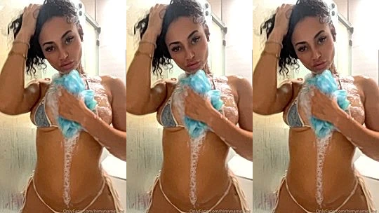 naughty onlyfans model Himynamestee rubs soap on her natural boobs