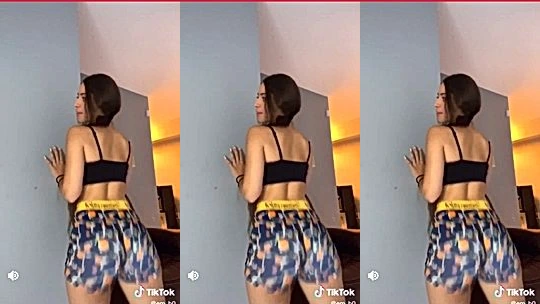 bad little bitch Emarrb loves to show off her ass