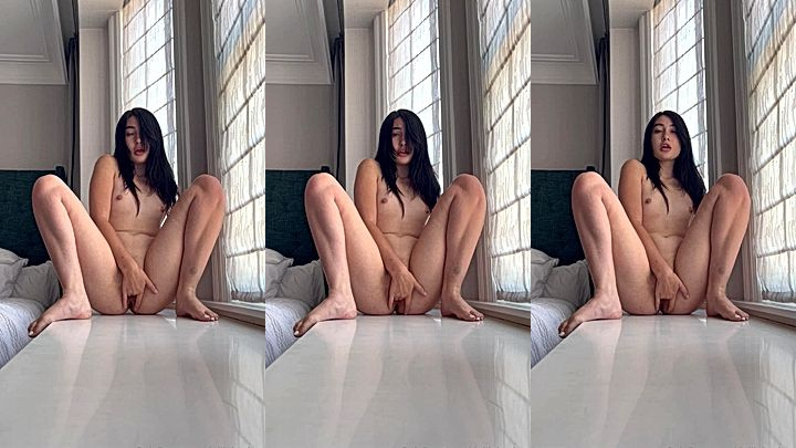 horny slut girl Delilahraige masturbating on the bed leaked onlyfans