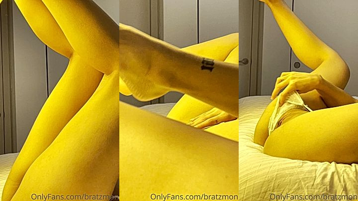 horny latina babe Valentina Olivas likes to put her fingers inside her pussy naked video onlyfans