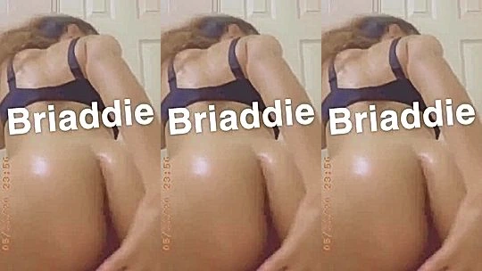 Bri Adeline touch herself adn shake her ass just for you