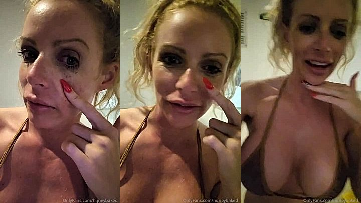 Danielle Renae is showing off her amazing boobs
