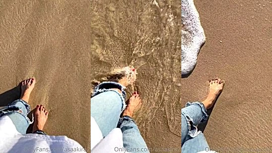 naughty girl on the beach showing off her feet in this video, leaked video