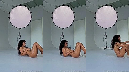naked sexy onlyfans model  Jasminx goes for a photo shot and shows her hot body