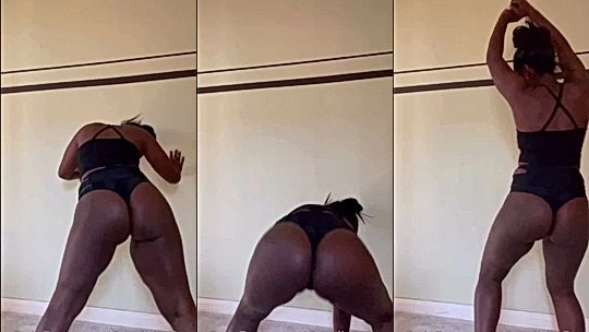 freaky hot milf Candidlycam loves bouncing her ass for you