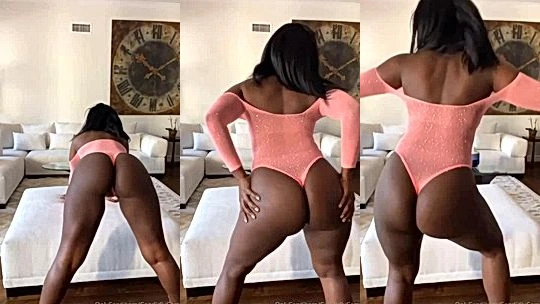horny big ass milf Candidlycam likes shaking her ass