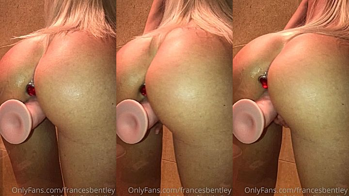 freaky horny slut Frances Bentley masturbating in the toilet onlyfans leak