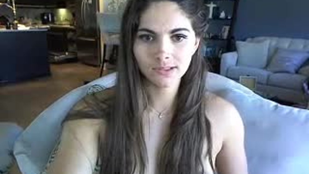 onlyfans model  Aspen Rae alone in her apartment masturbating and moans hard as she stroke faster