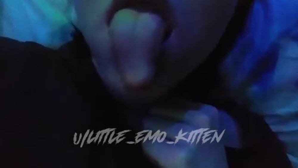 nasty british girl Little_emo_kitten likes to play with her tongue alone onlyfans