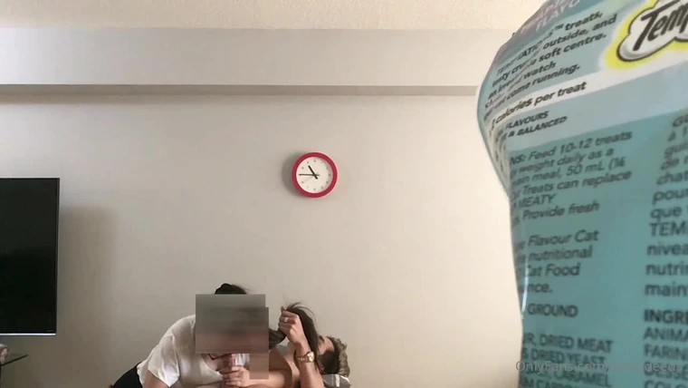 gorgeous massage therapist Sinfuldeeds gets turned on by her horny client and gave him a sexy blowjob