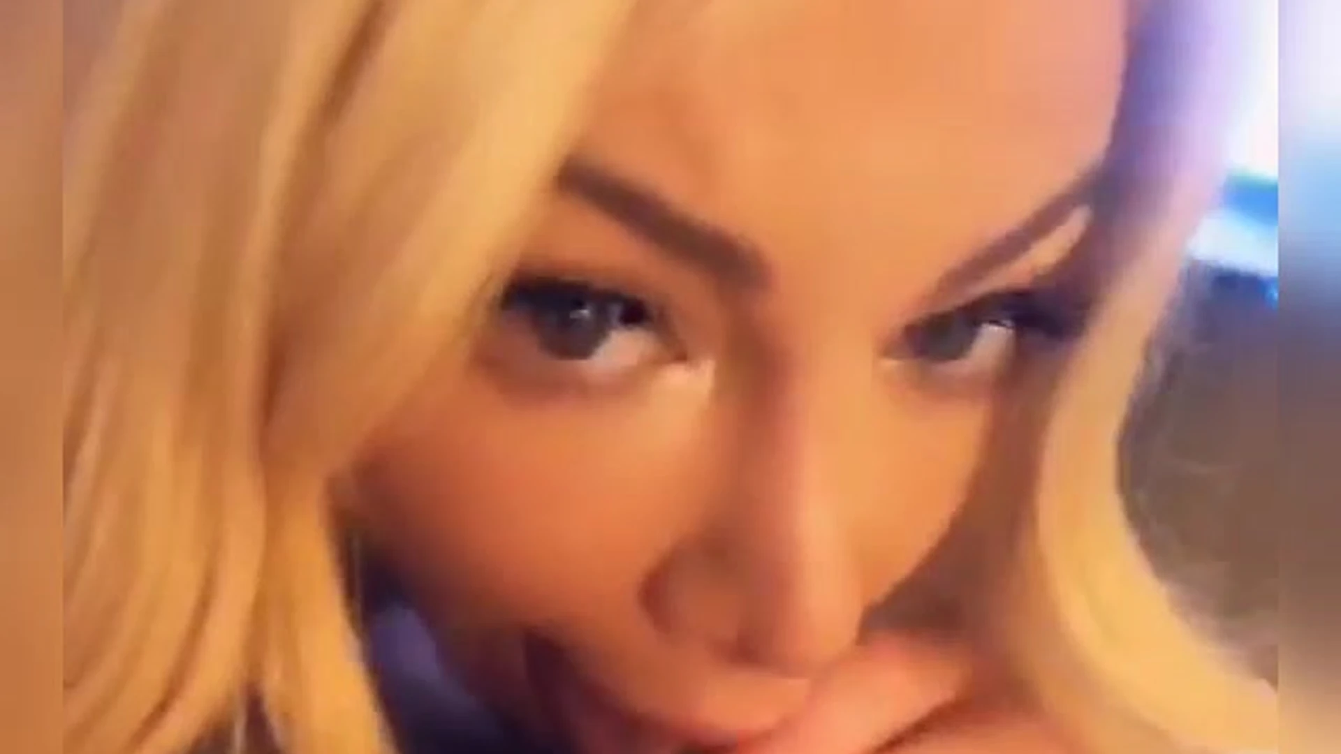 sexy naughty big ass model  Nicolette Shea stroke big cock and sucked hard till he can’t take it anymore