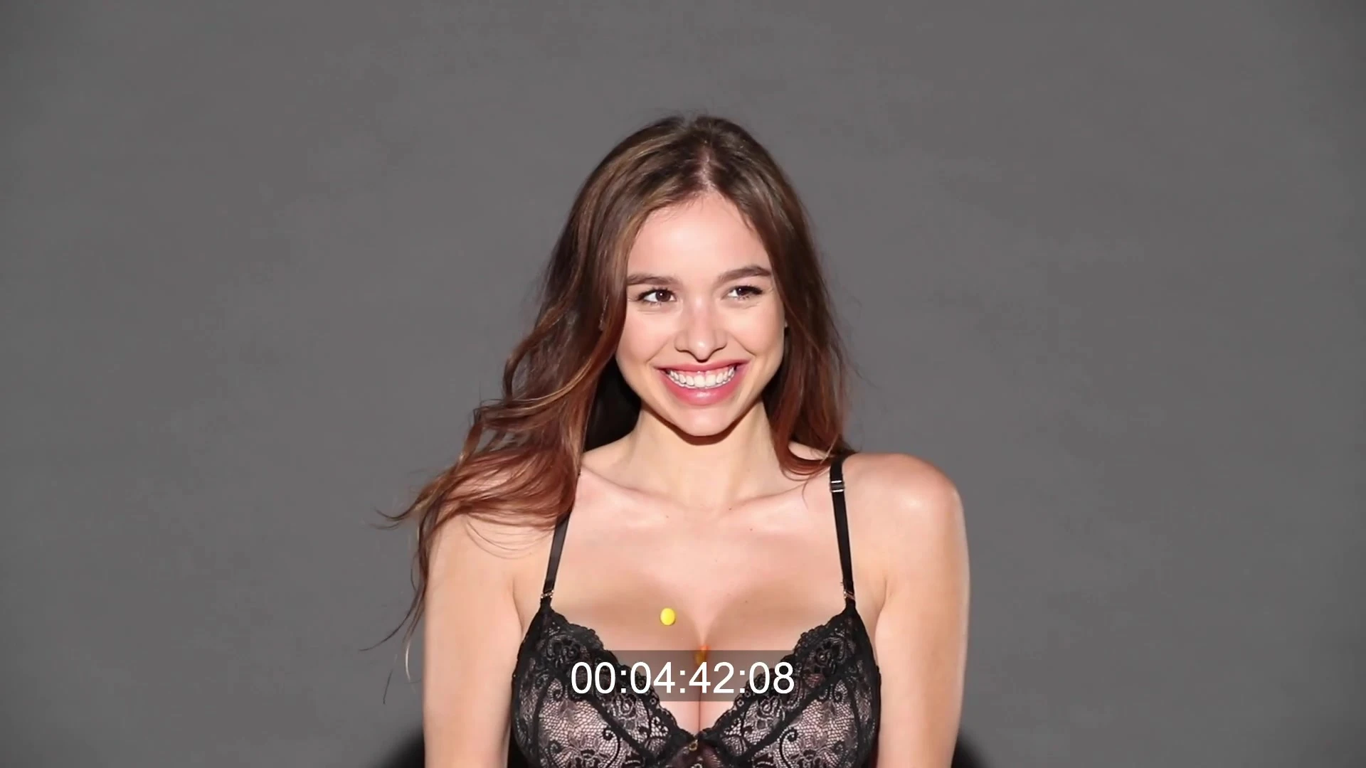 hot chick cant resist the urge of showing off her sexy body to her fans