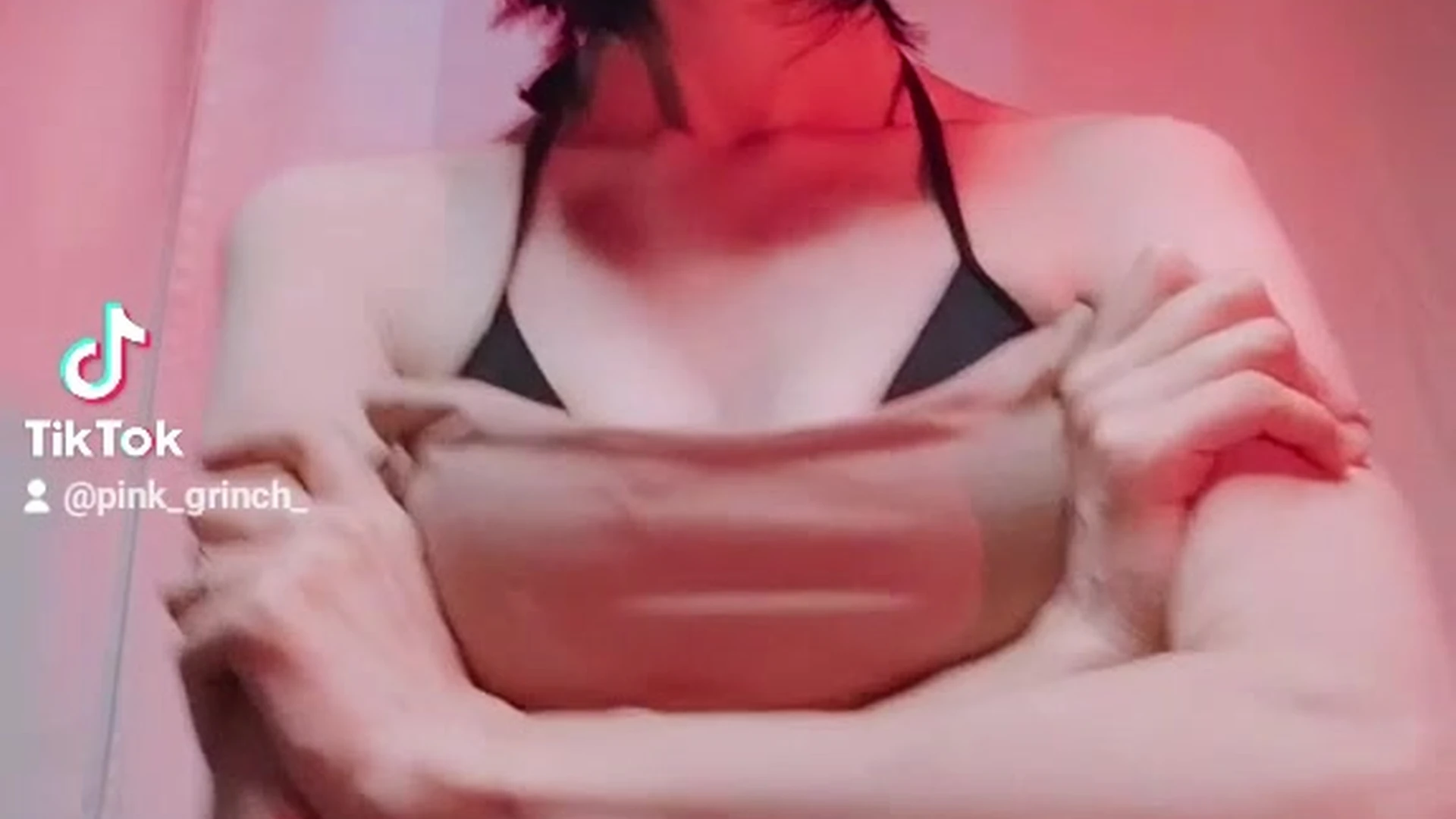 freaky girl  Little_emo_kitten loves dancing a little