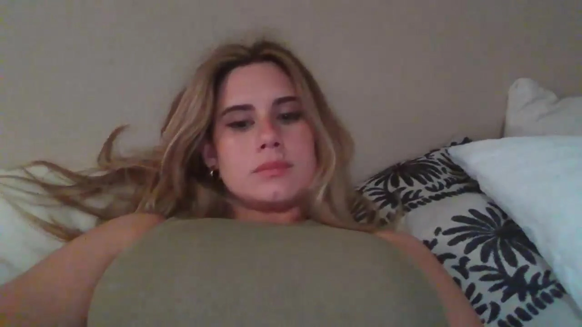 onlyfans leak babe Chloe Lamb wants your attention on her big tits leaked onlyfans video