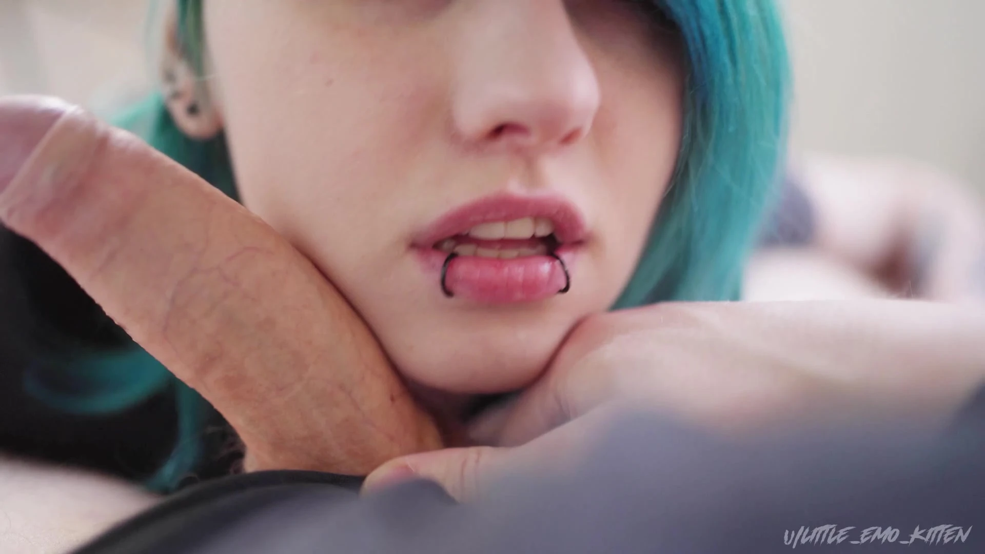 naughty big girl  Little_emo_kitten sucked dick like she tryna prove a point