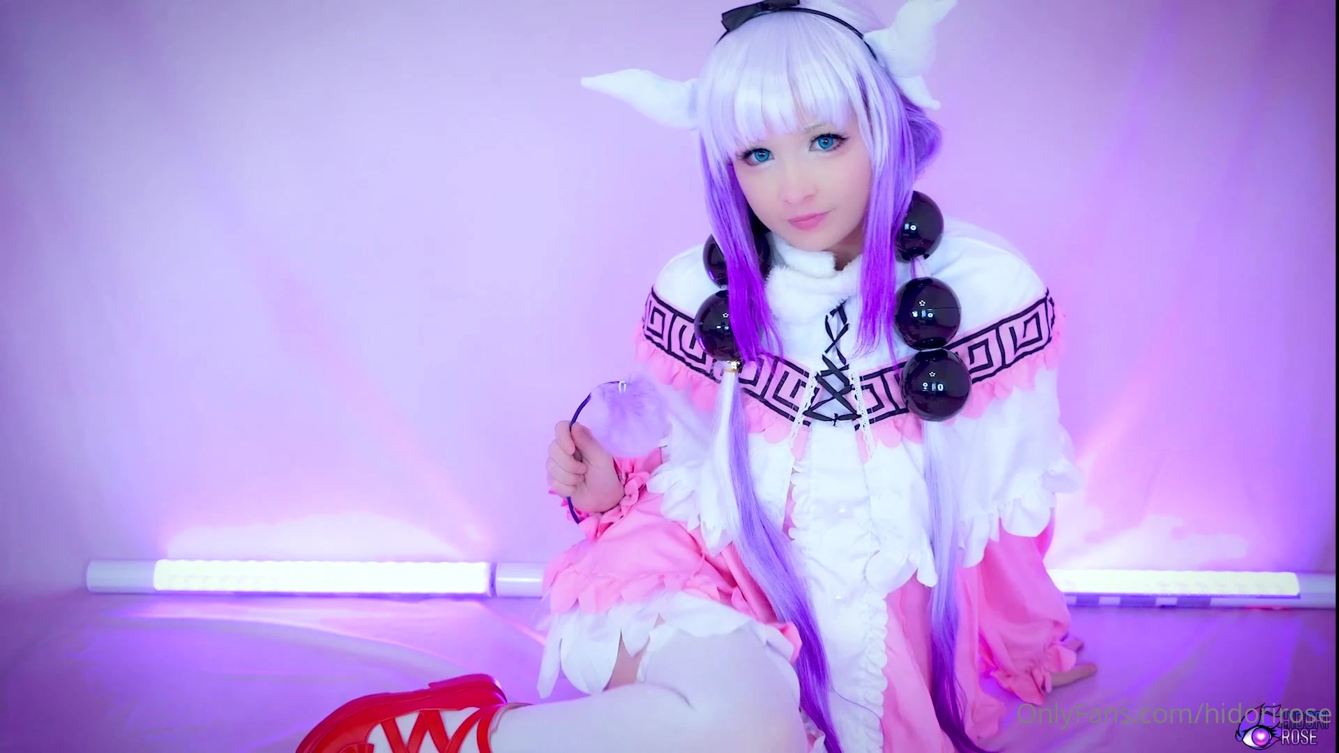 Hidori Rose un her cosplay outfit is having agreat time showing her masturbation skill
