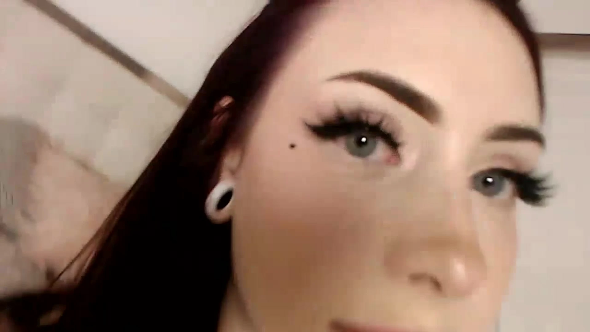 bad girl Elise Laurenne bounce her tits and spread her holes waiting for your dick on cam leaked onlyfans video