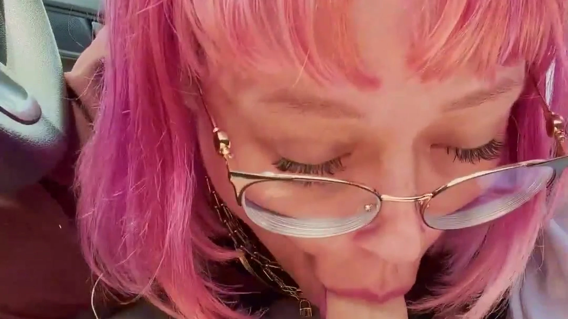 sexy bitch couldnt help but show off her amazing blowjob skills