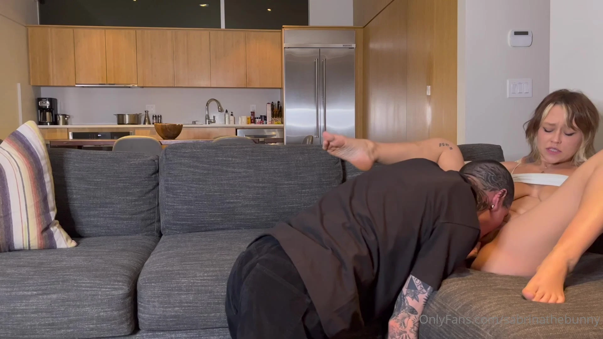 onlyfans leak model Sabrina Nichole swallow cock and her pussy eaten on couch leaked onlyfans porn