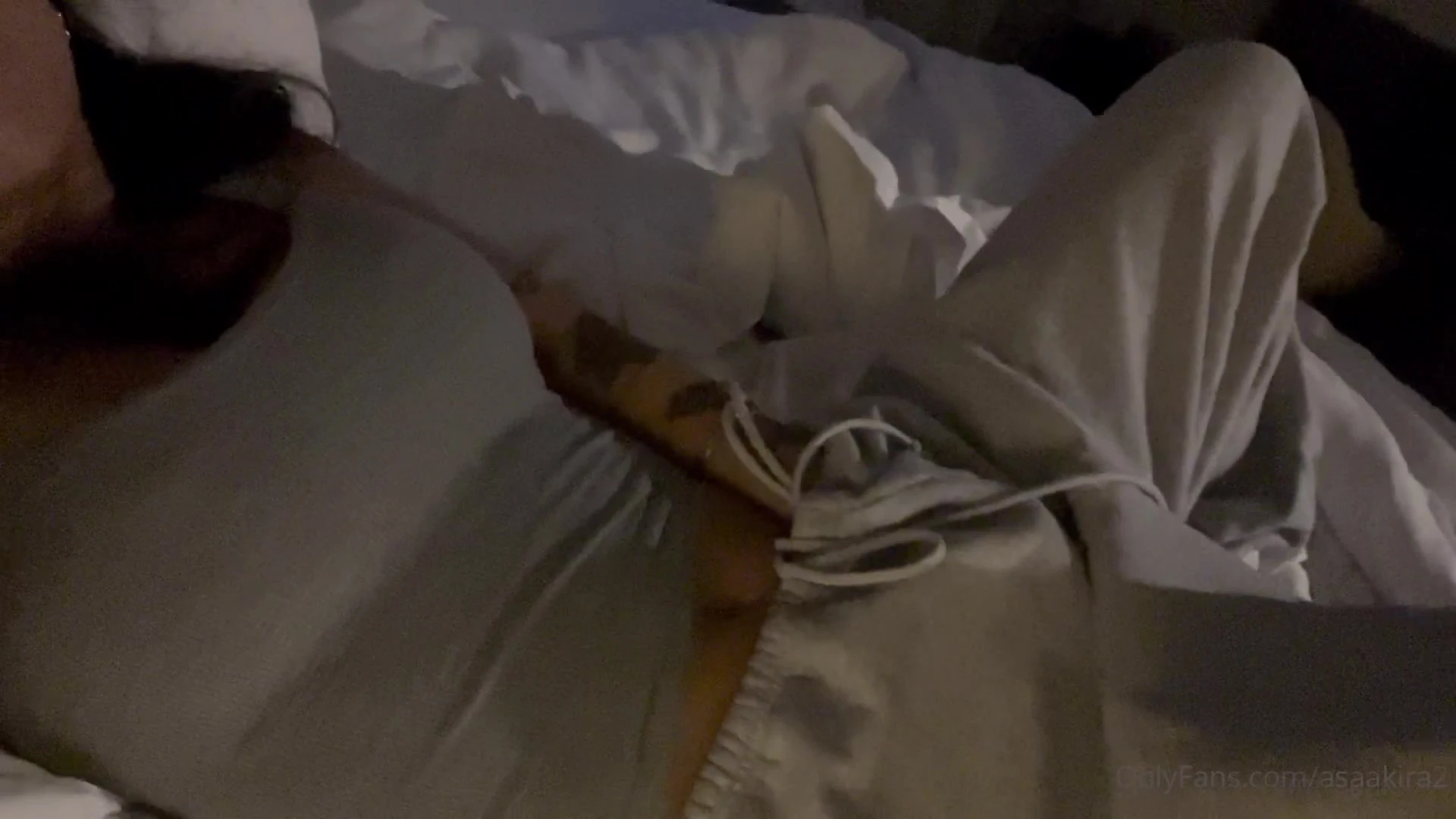 big boobs hottie in the middle of teh m=night moaning hard playing with her big boobs and pussy, leaked video