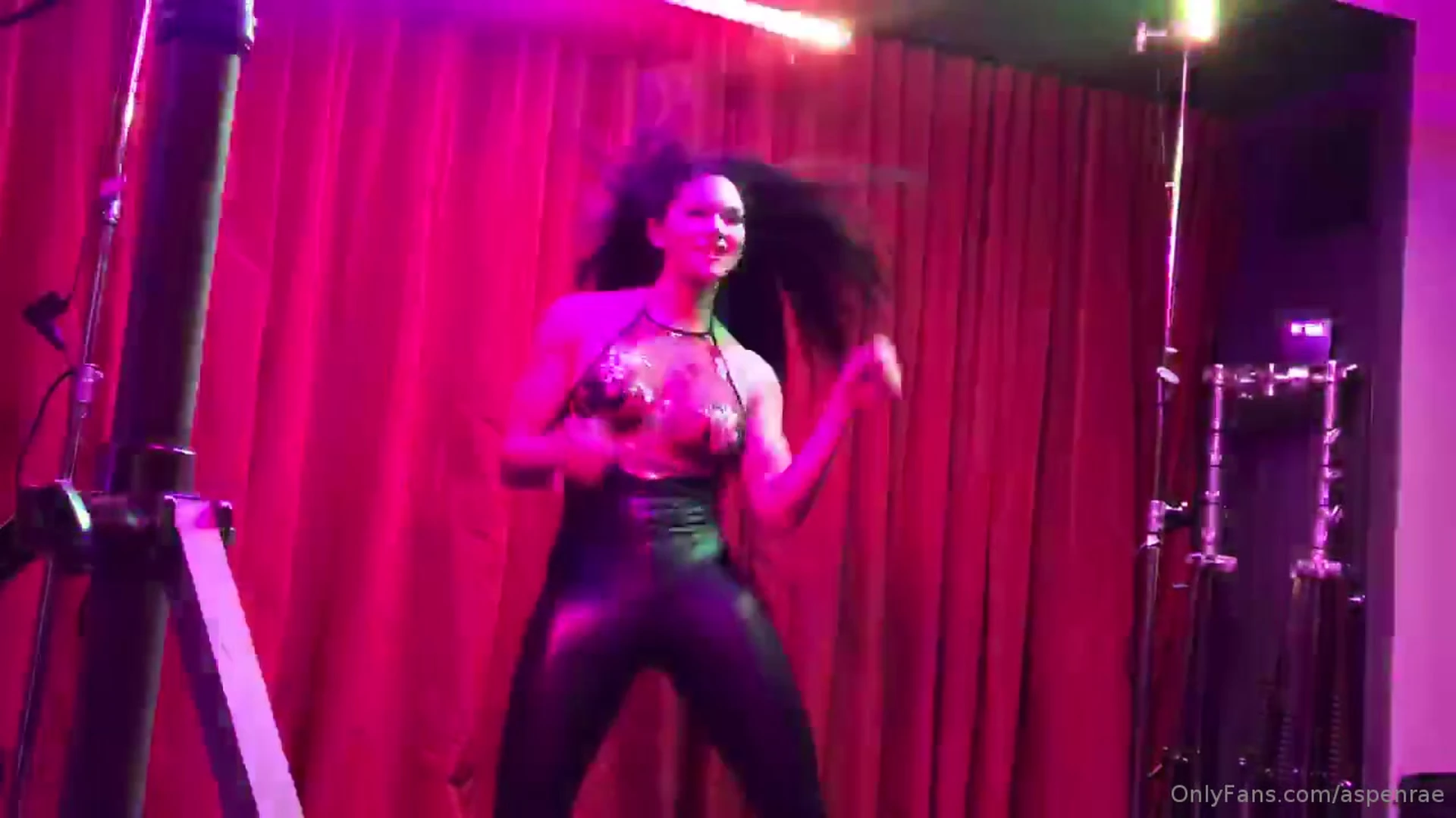 hot baddie Aspen Rae dances in lingerie and show off her sexy dance moves