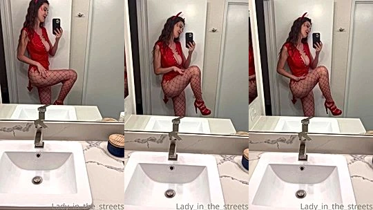 cosplay onlyfans model Ellie James do mirror selfie and shows her big ass and tits in lingerie