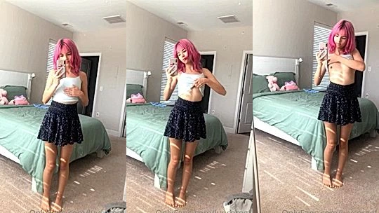 sexy onlyfans model Luvcoregf do mirror selfie and shows her natural boobs