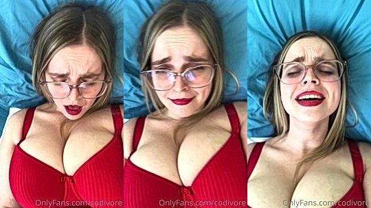 hot bitch lays down to show off her amazingbody to her subscribers leaked video