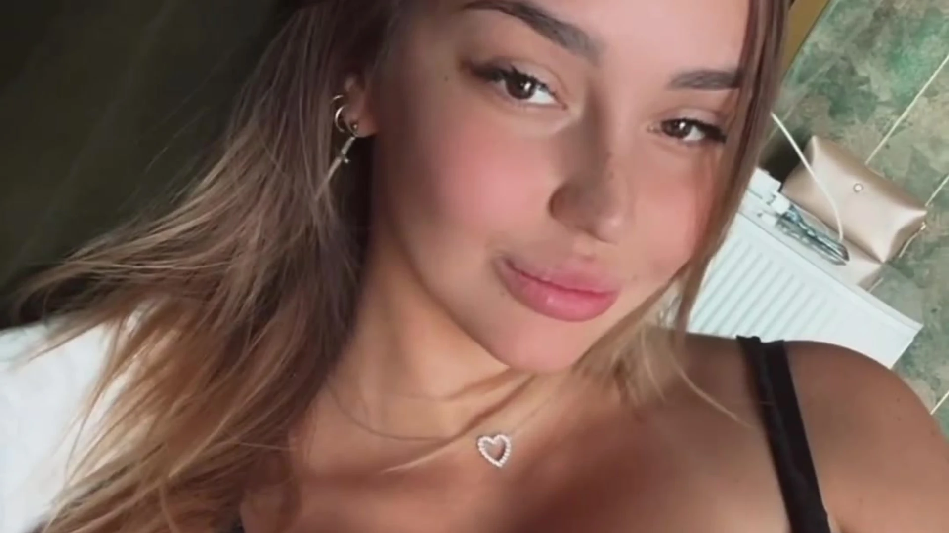 Mary Nabokova loves to tease her fans with her pretty face