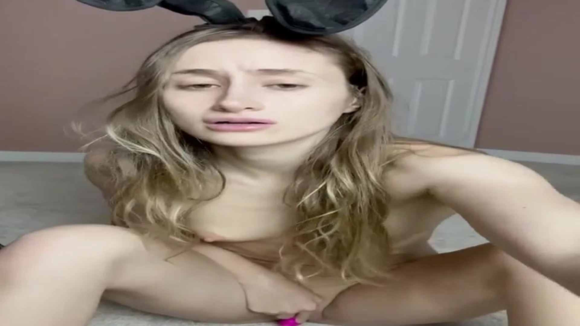 sexy horny bad bitch Bronwin deep stroke hr wet pussy while you watch every move,leaked masturbating video