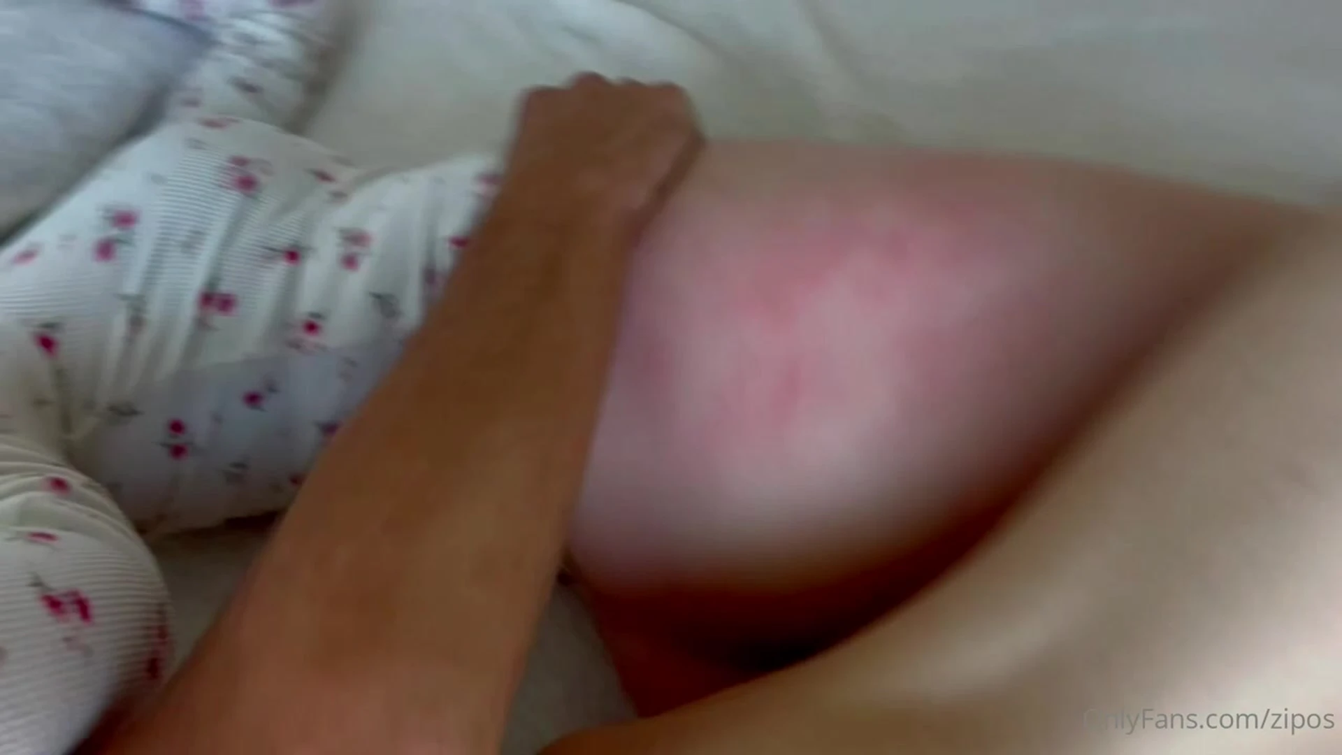 nasty Zipoz fucked hard like a plaything on bed onlyfans leak sex