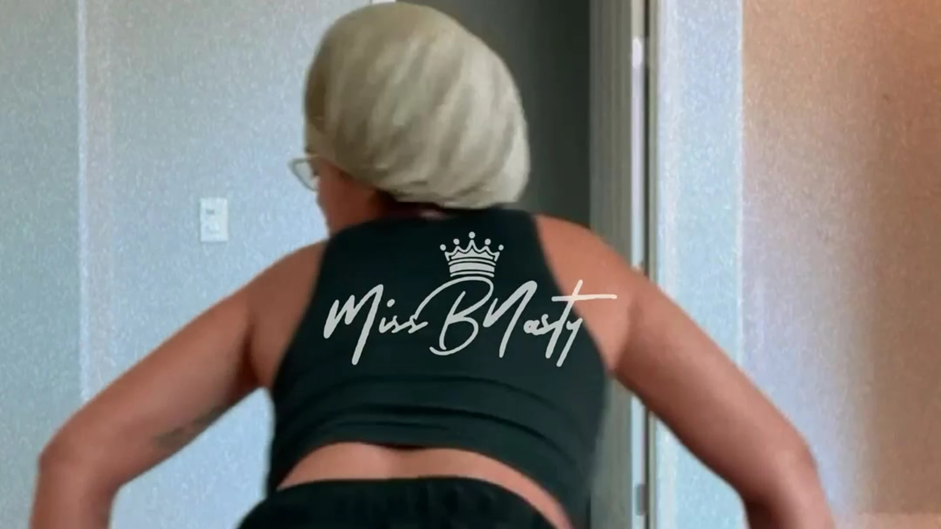 slutty babe MissBNasty booty bouncing just for you