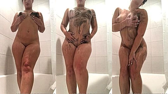 sexy onlyfans model  Piperanne takes a bath in the shower and rubs her big ass and huge tits