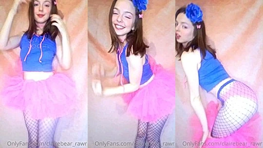 sey american onlyfans model Claire Stone shakes her bouncing big booty