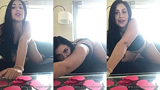 sexy american onlyfans model  Piperanne tease and shows her big ass and tits in lingerie