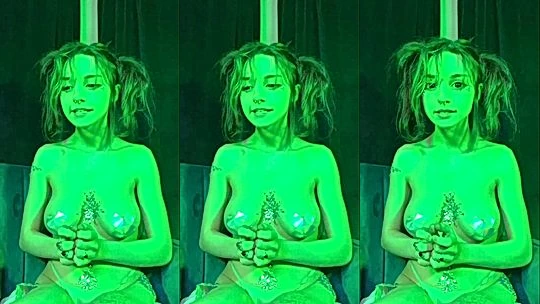 Lilmochidoll in her sexy neon cloth loves to show her sexy body leaked video